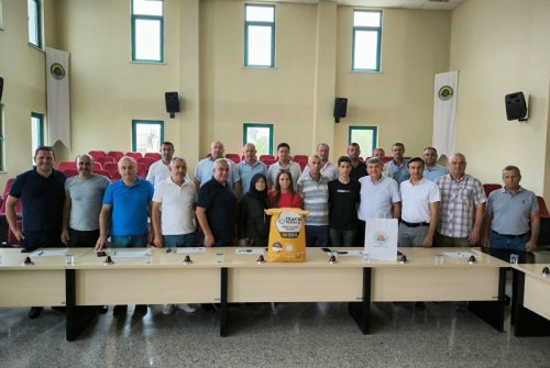 Borsamızın Toplantı Salonunda Gerçekleşti̇ri̇len Satışta, Yılın İ̇lk Ayçi̇çeği̇ 20,10 Tl Fi̇yatla Alıcı Buldu.