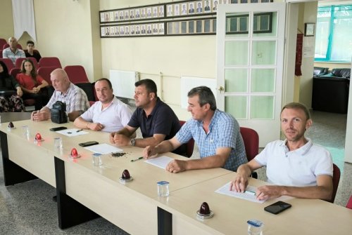 Borsamızın Toplantı Salonunda Gerçekleşti̇ri̇len Satışta, Yılın İ̇lk Ayçi̇çeği̇ 20,10 Tl Fi̇yatla Alıcı Buldu.