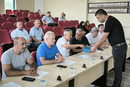 Borsamızın Toplantı Salonunda Gerçekleşti̇ri̇len Satışta, Yılın İ̇lk Ayçi̇çeği̇ 20,10 Tl Fi̇yatla Alıcı Buldu.