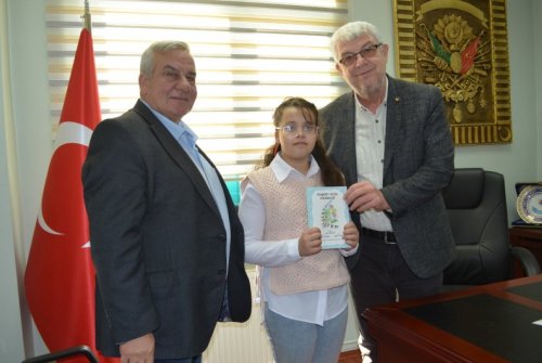 Malkara’nın Çocuk Yazarı Azra Bilgan’ın Yeni Kitabı “Pi̇yani̇st Kızın Hi̇kayeleri̇” Çıktı.