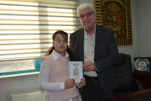 Malkara’nın Çocuk Yazarı Azra Bilgan’ın Yeni Kitabı “Pi̇yani̇st Kızın Hi̇kayeleri̇” Çıktı.