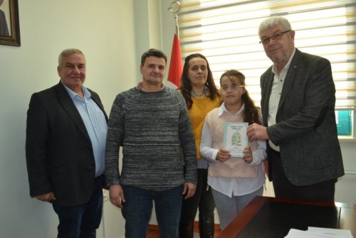 Malkara’nın Çocuk Yazarı Azra Bilgan’ın Yeni Kitabı “Pi̇yani̇st Kızın Hi̇kayeleri̇” Çıktı.